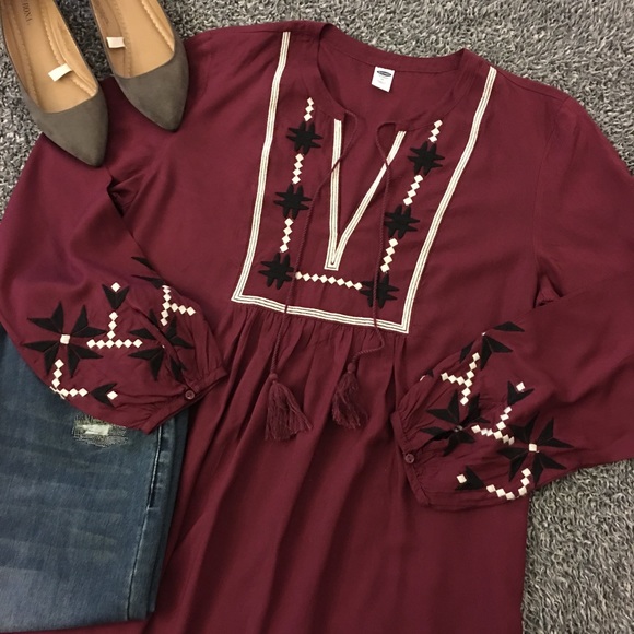 Old Navy Dresses & Skirts - Embroidered tunic/dress - like new!